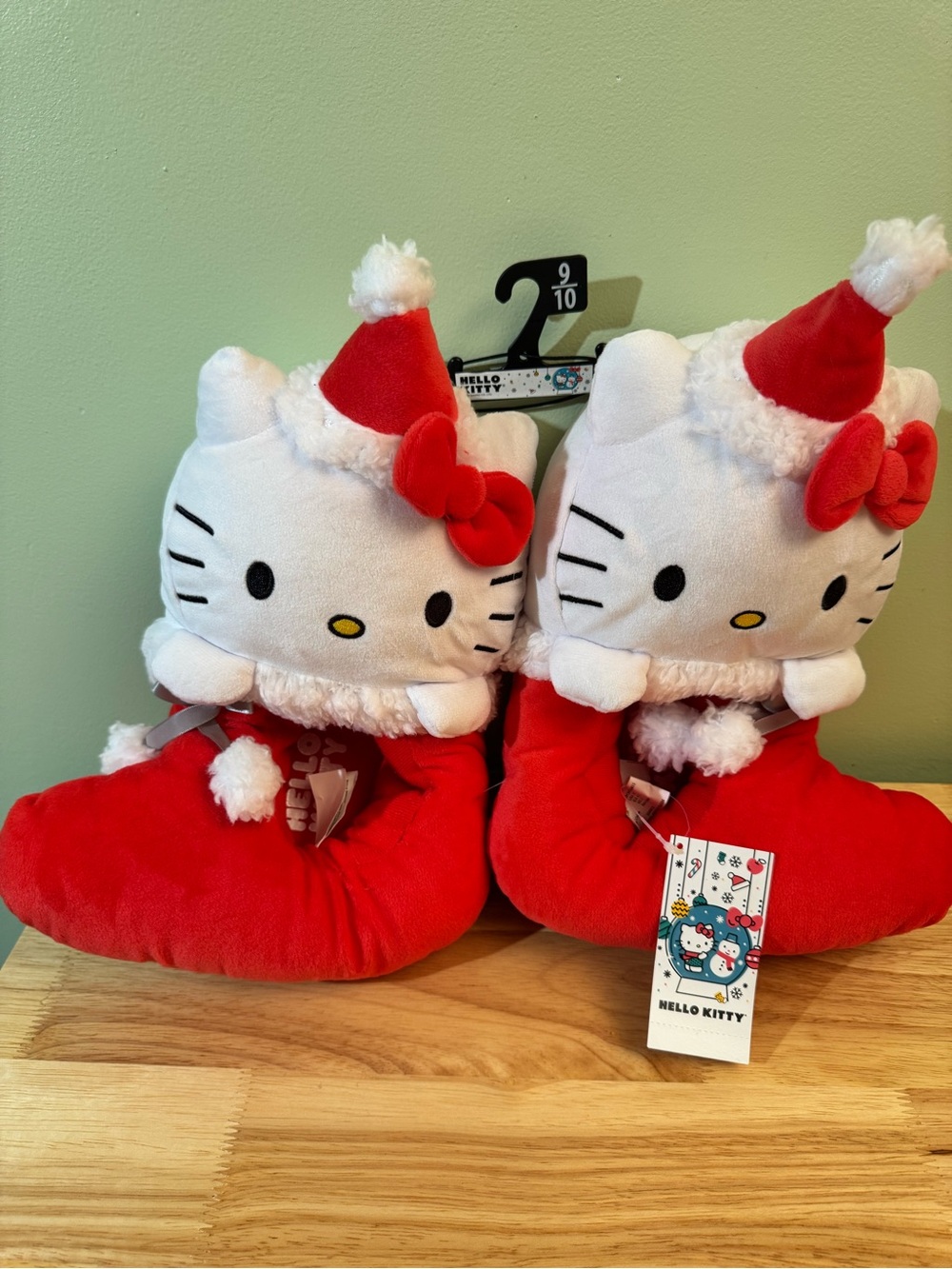 Sanrio Hello Kitty Kids Plush Slipper Boots in Red and White women’s size 9/10